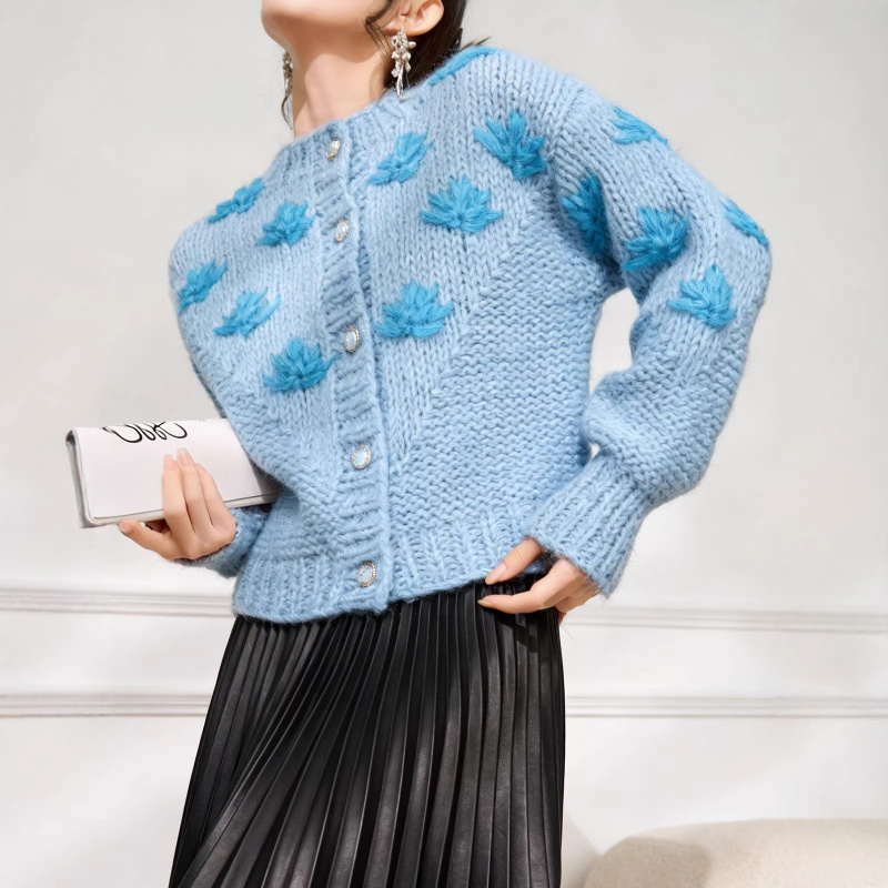 Winter Clothing Material - Blauer Pullover, koreanische Mode, mit Blumenmuster,