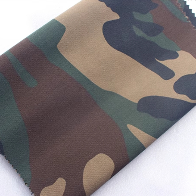 Winter Clothing Material - Grüne Tarnung, 65 % Polyester, 35